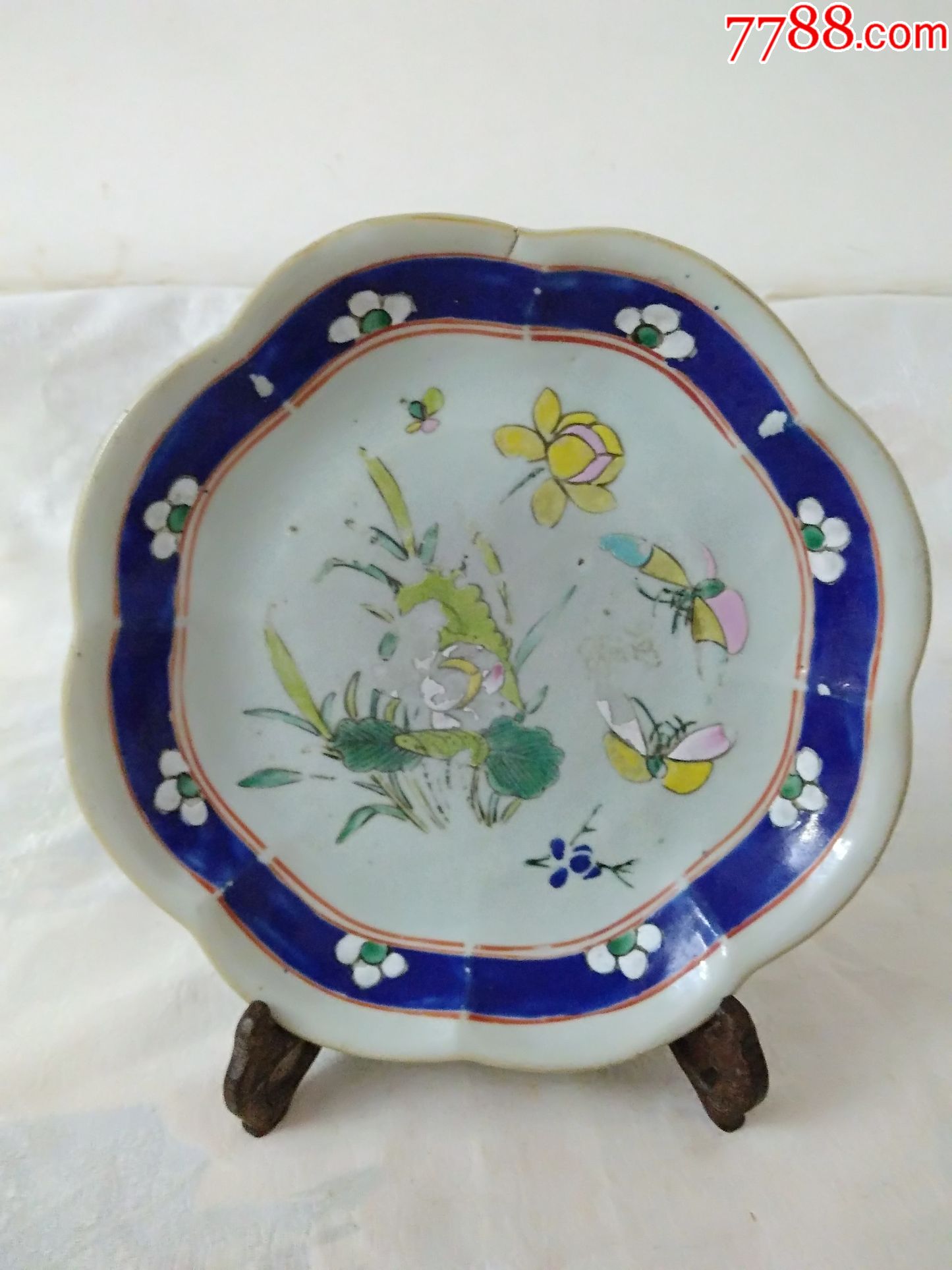 1368晚清花卉粉彩葵口大供盘