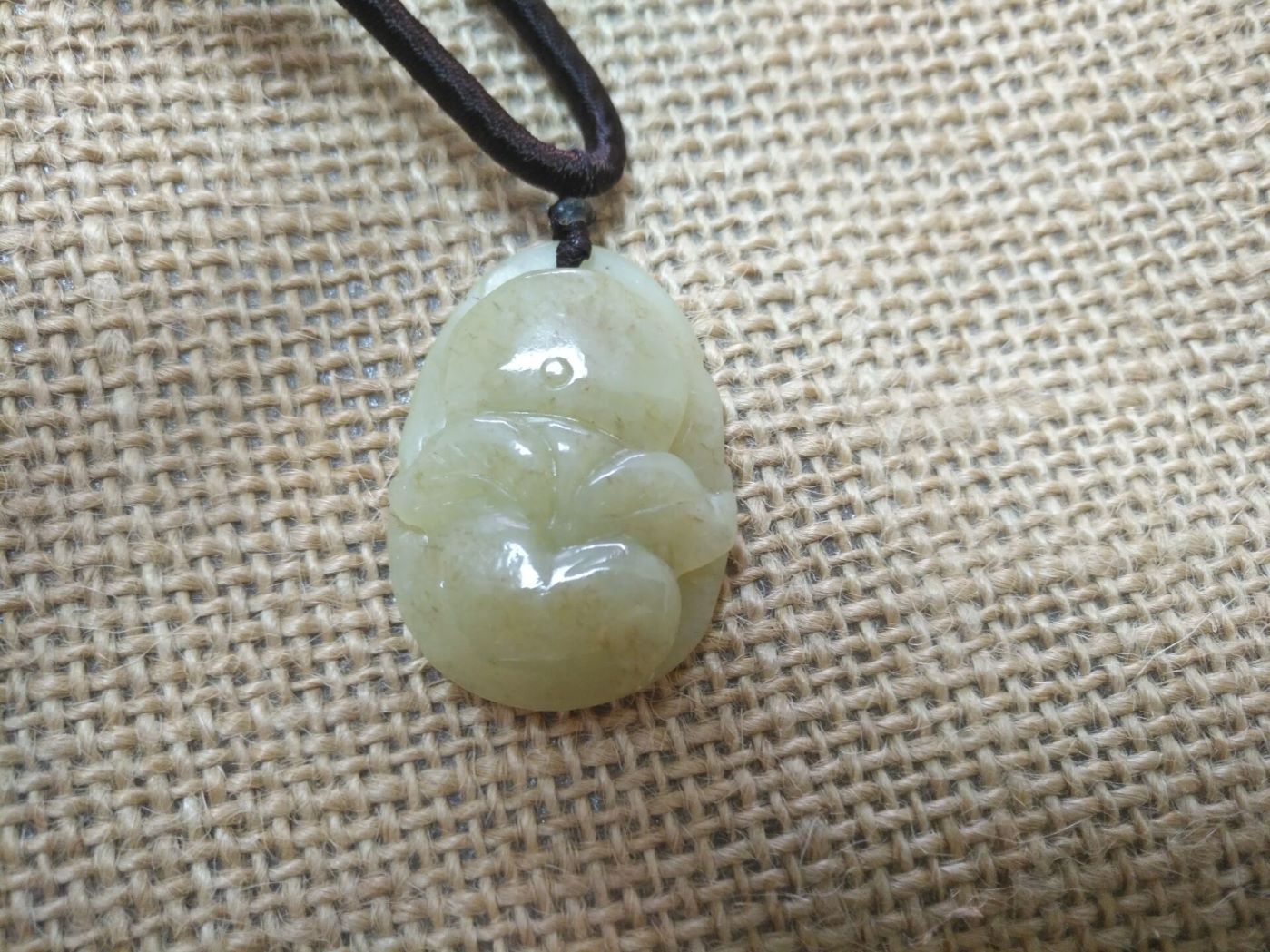 和田黄白老玉苹果项链