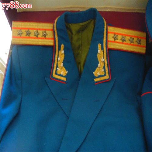 55年授衔的校官礼服红军大校的《校官礼服》几乎没有穿过