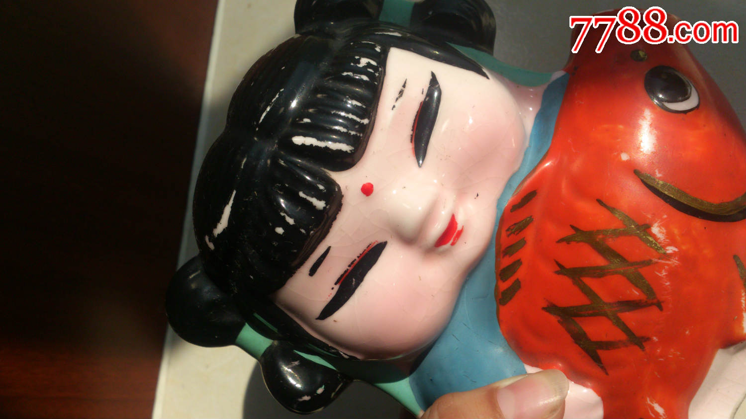 怀旧经典收藏文革女娃娃抱鱼年年有余瓷质存钱罐