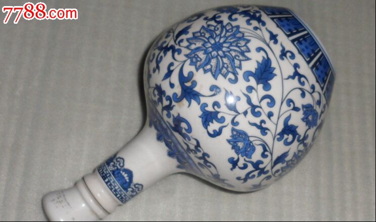 茅台酒[新茅乡]青花瓷酒瓶.