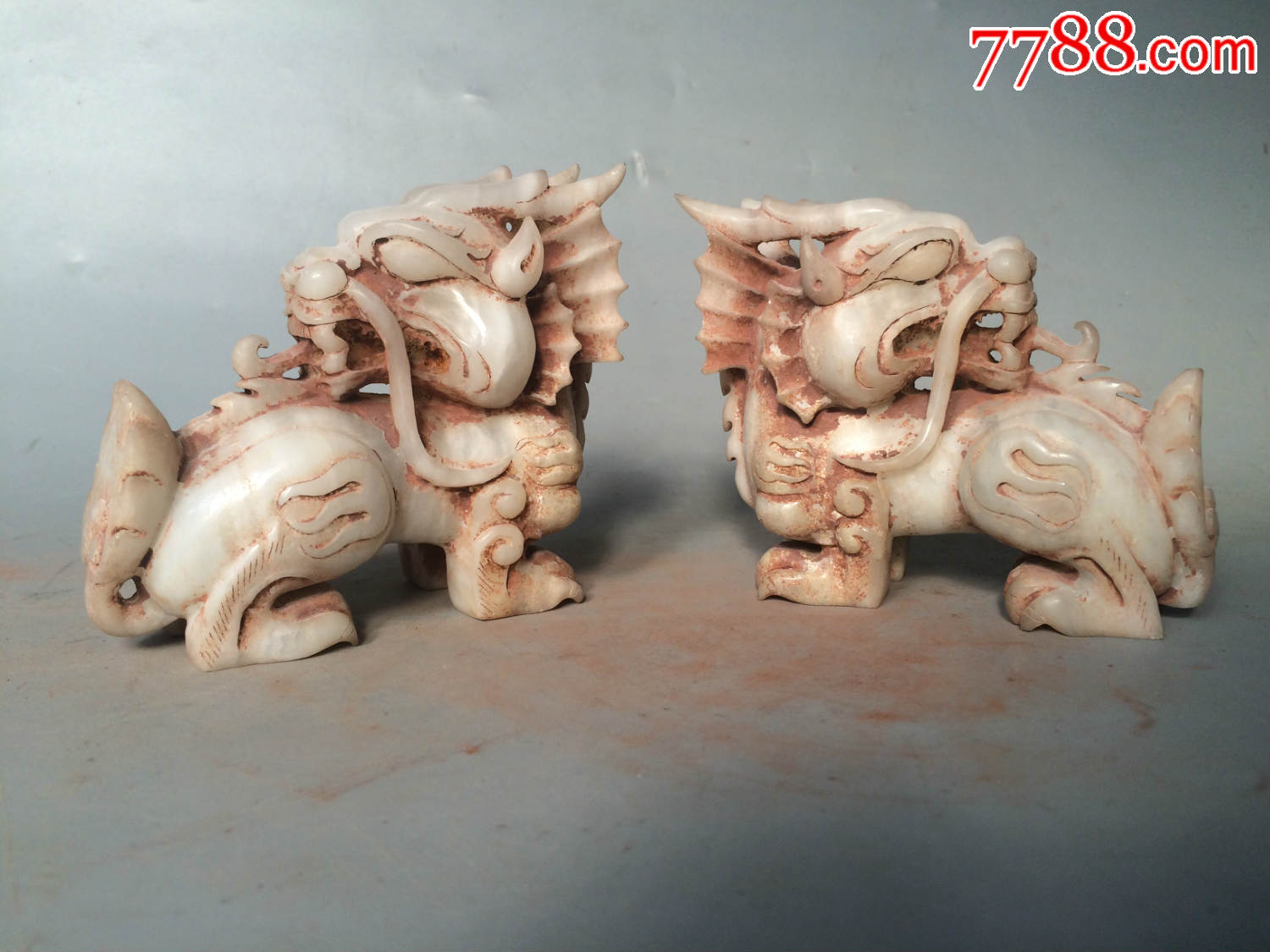 清代和田玉麒麟摆件(一对)