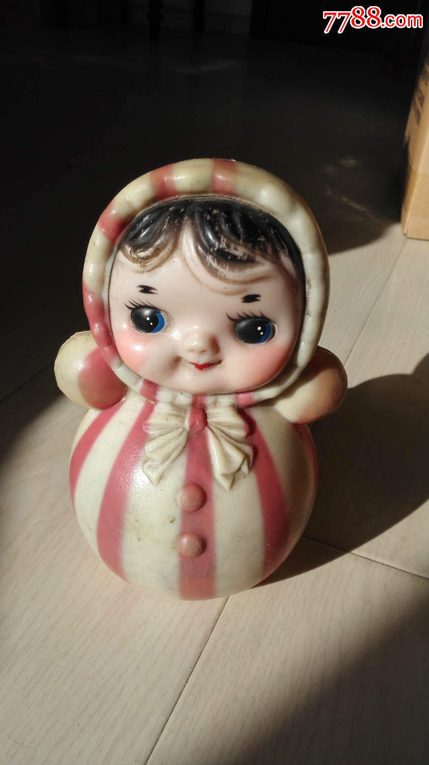 怀旧经典收藏八十年代粉色红白条可爱娃娃脸响铃不倒翁