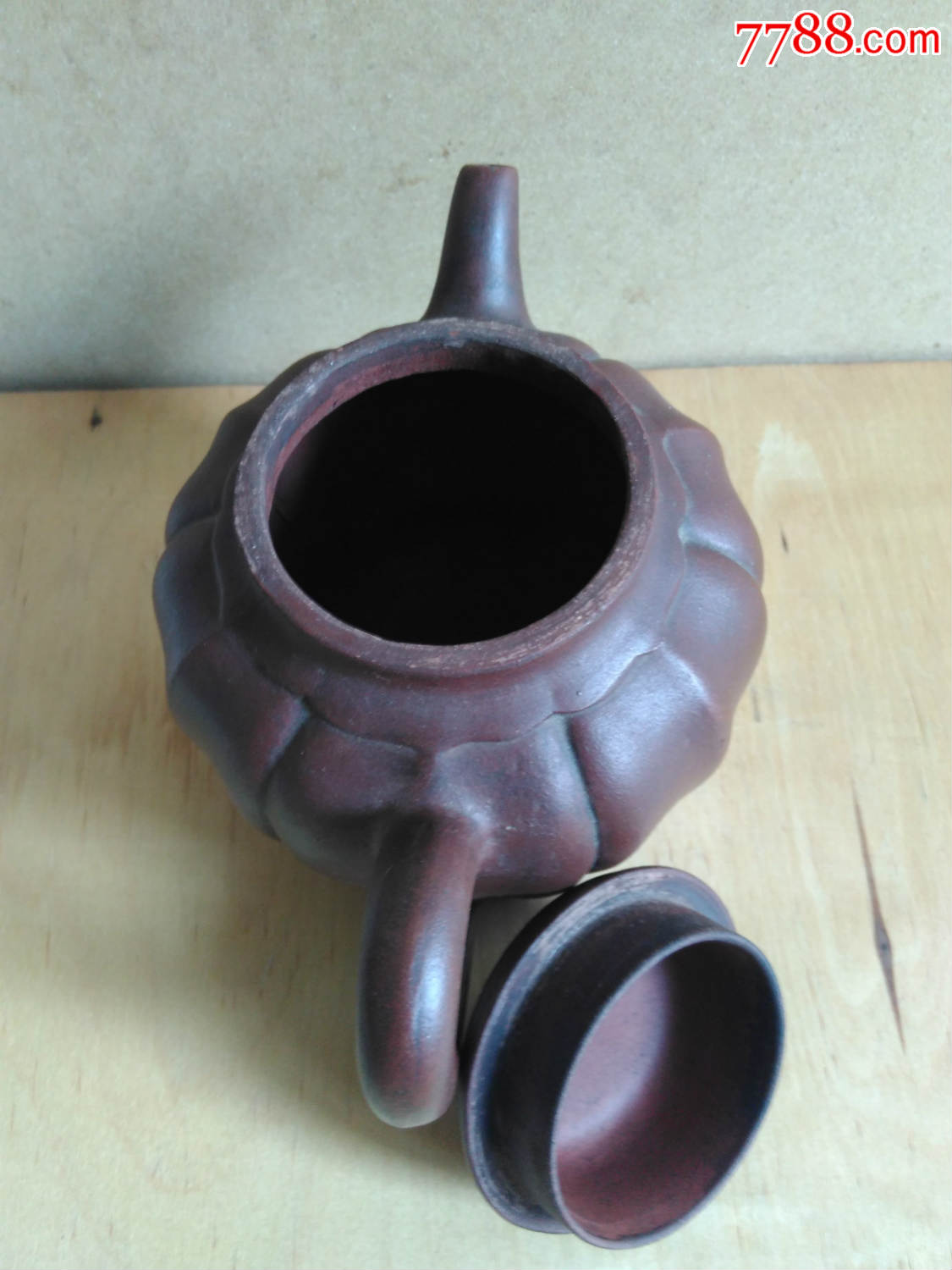 宜兴松亭自造款宝菱壶