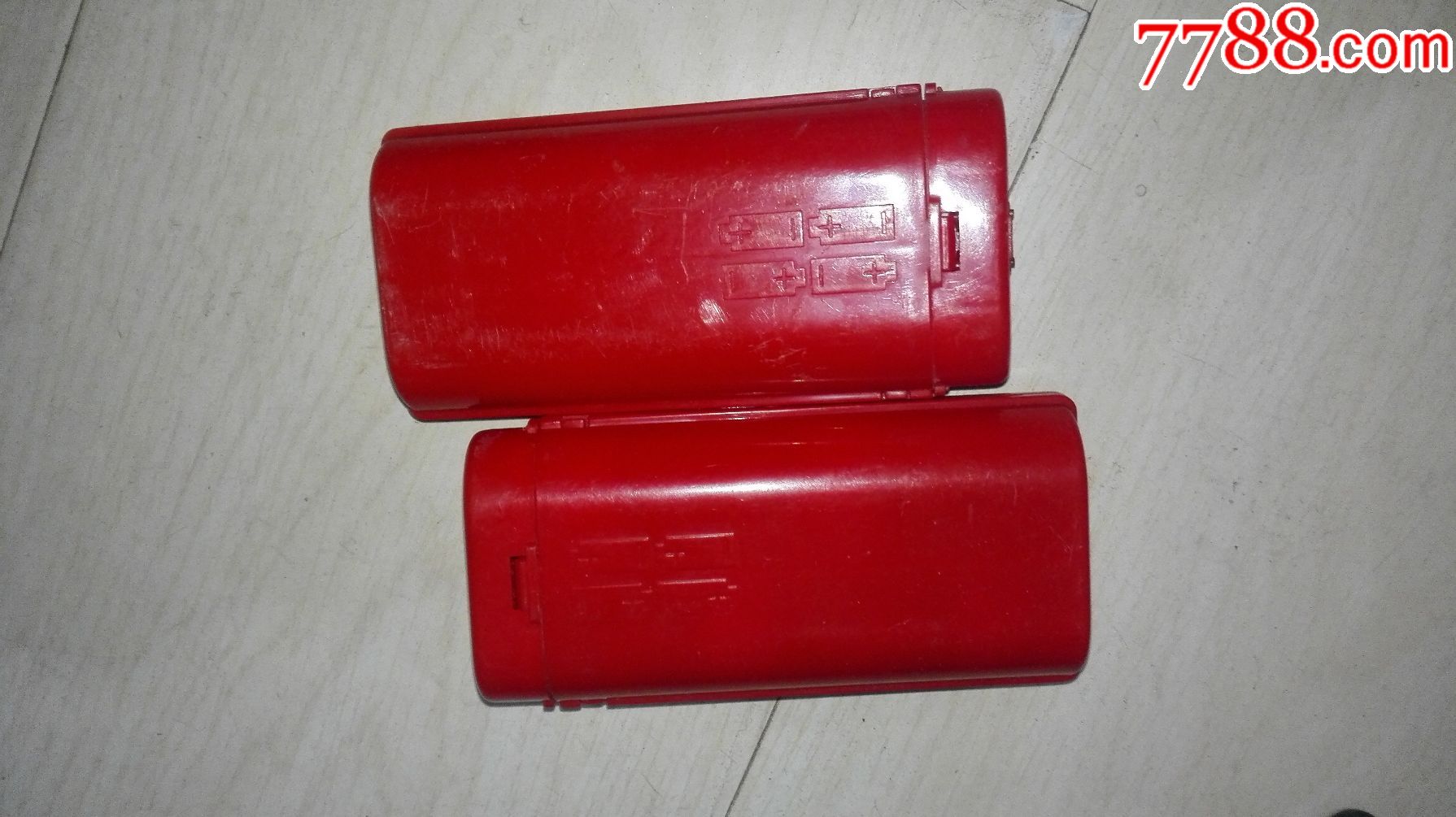 怀旧经典收藏益智红色塑料玩具电池两个