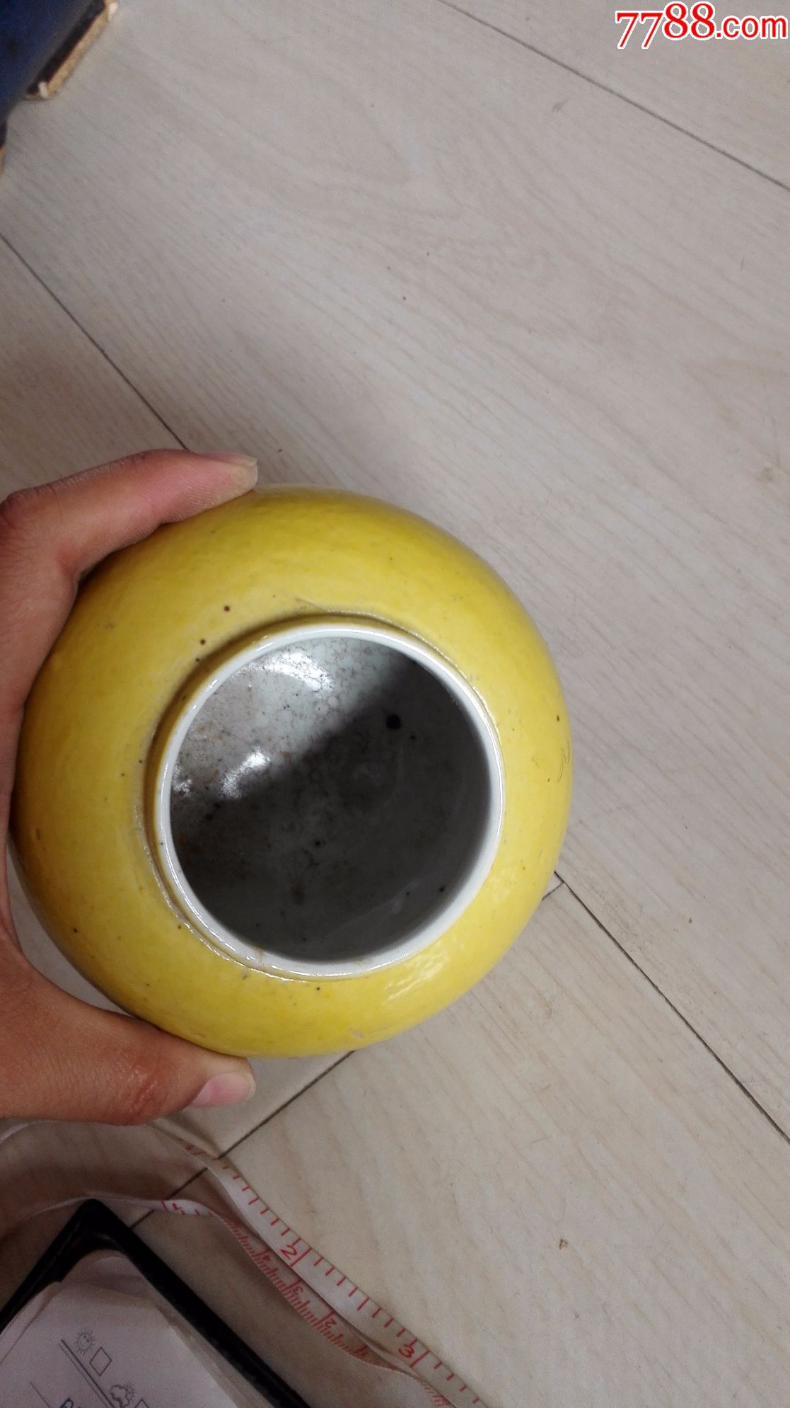 怀旧经典收藏瓷器鸡油黄色圆瓷罐尺寸10*6