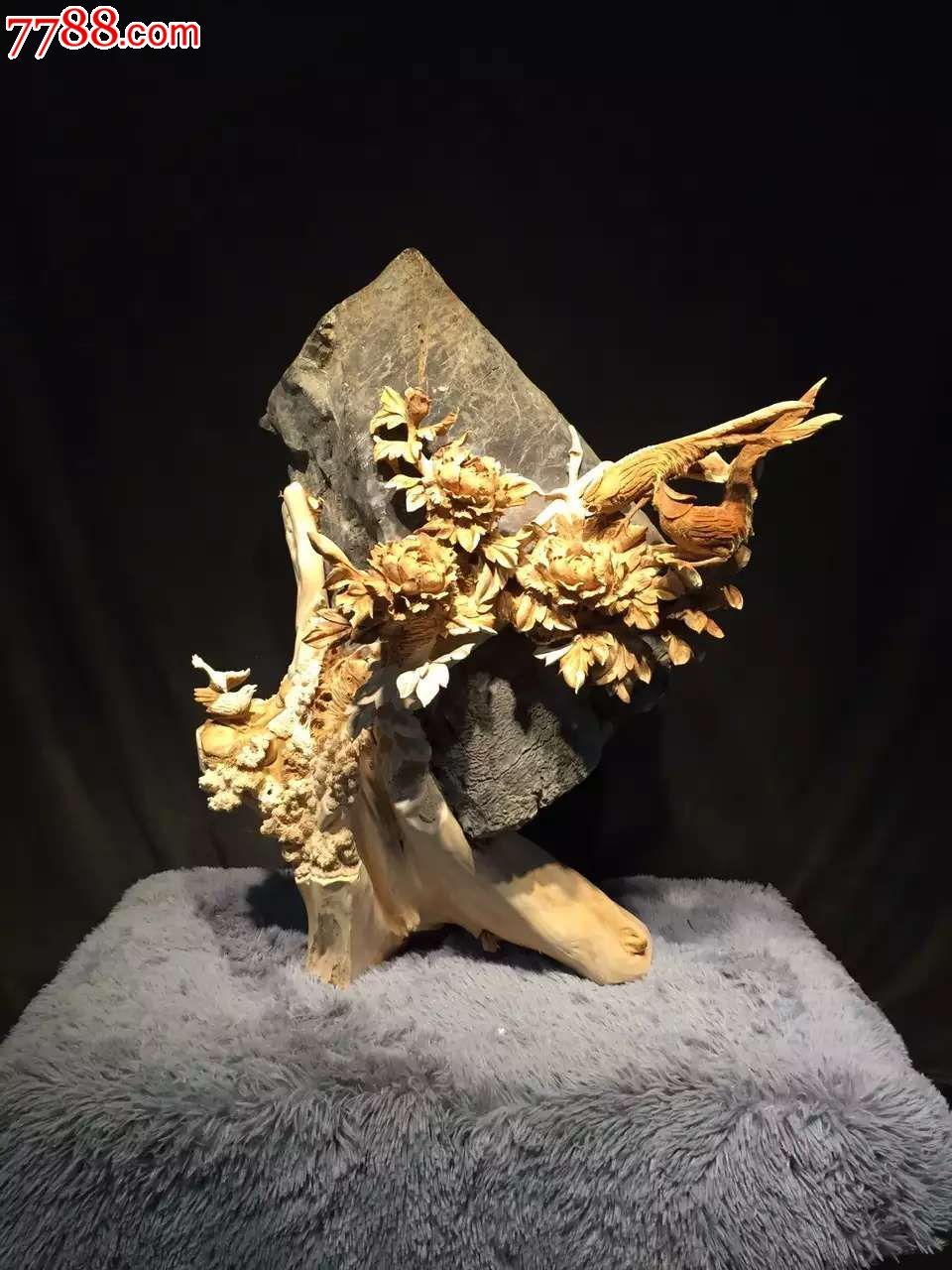 孤品太行崖柏天然根抱石