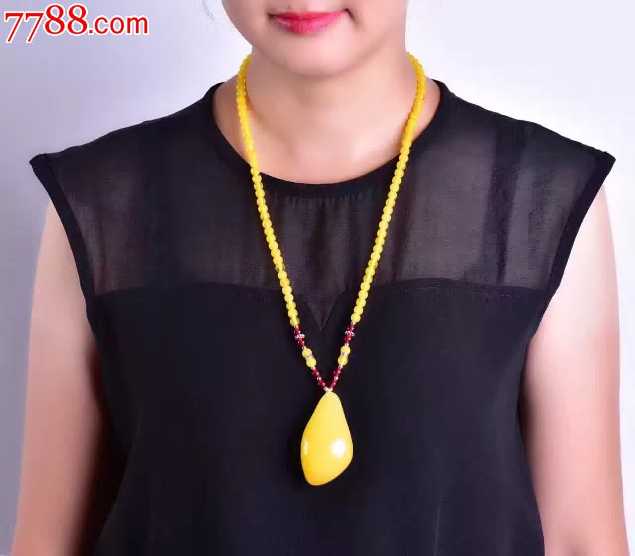 蜜蜡鸡油黄随形吊坠男