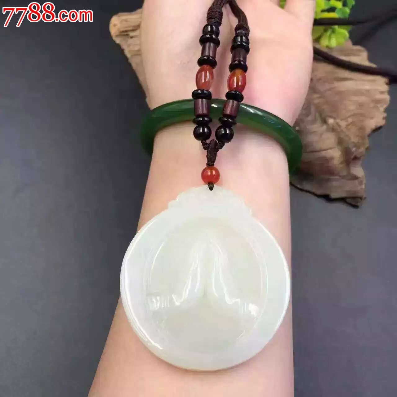 厂商推出新款和田玉精