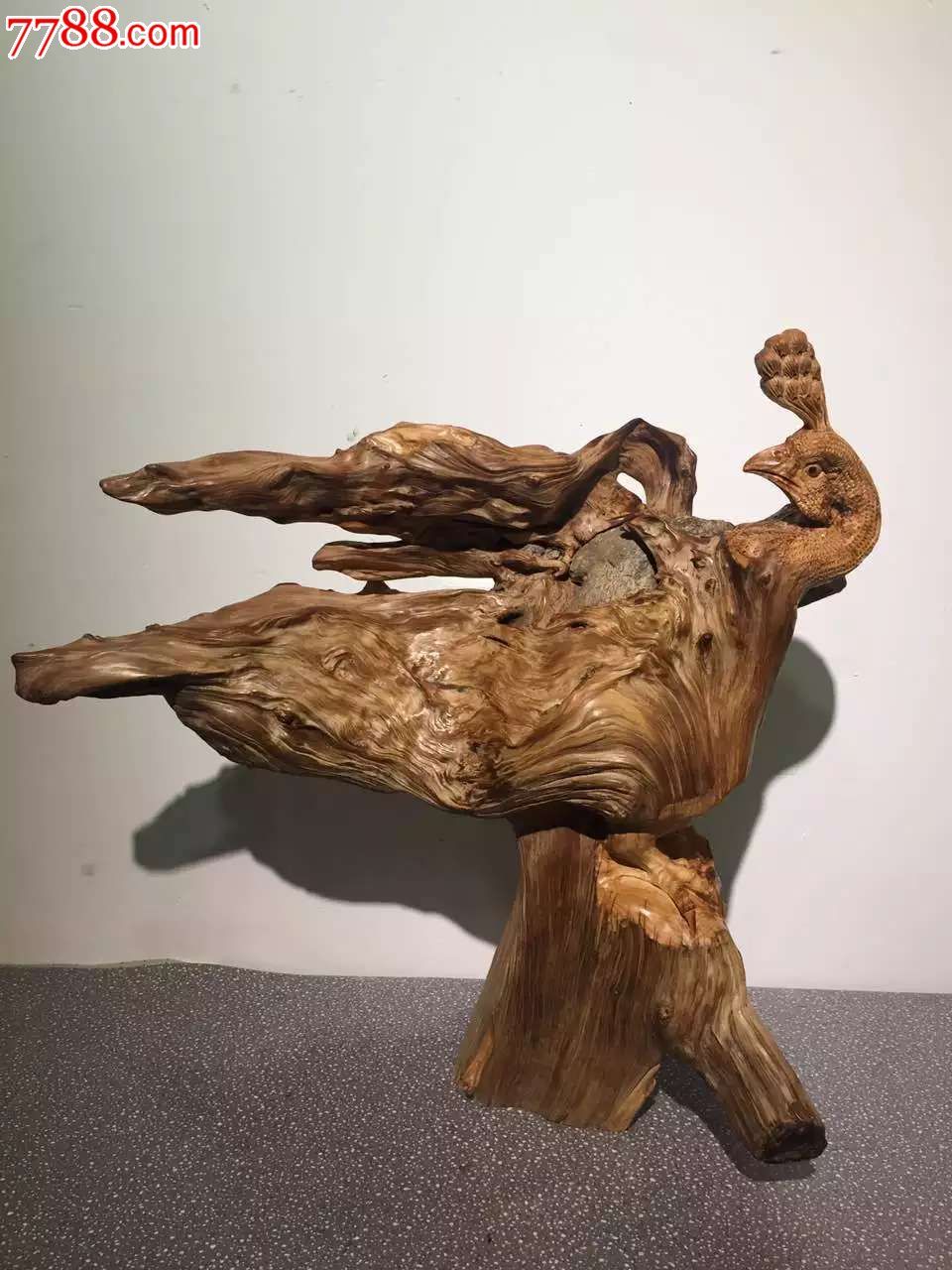 太行崖柏天然根抱石孔