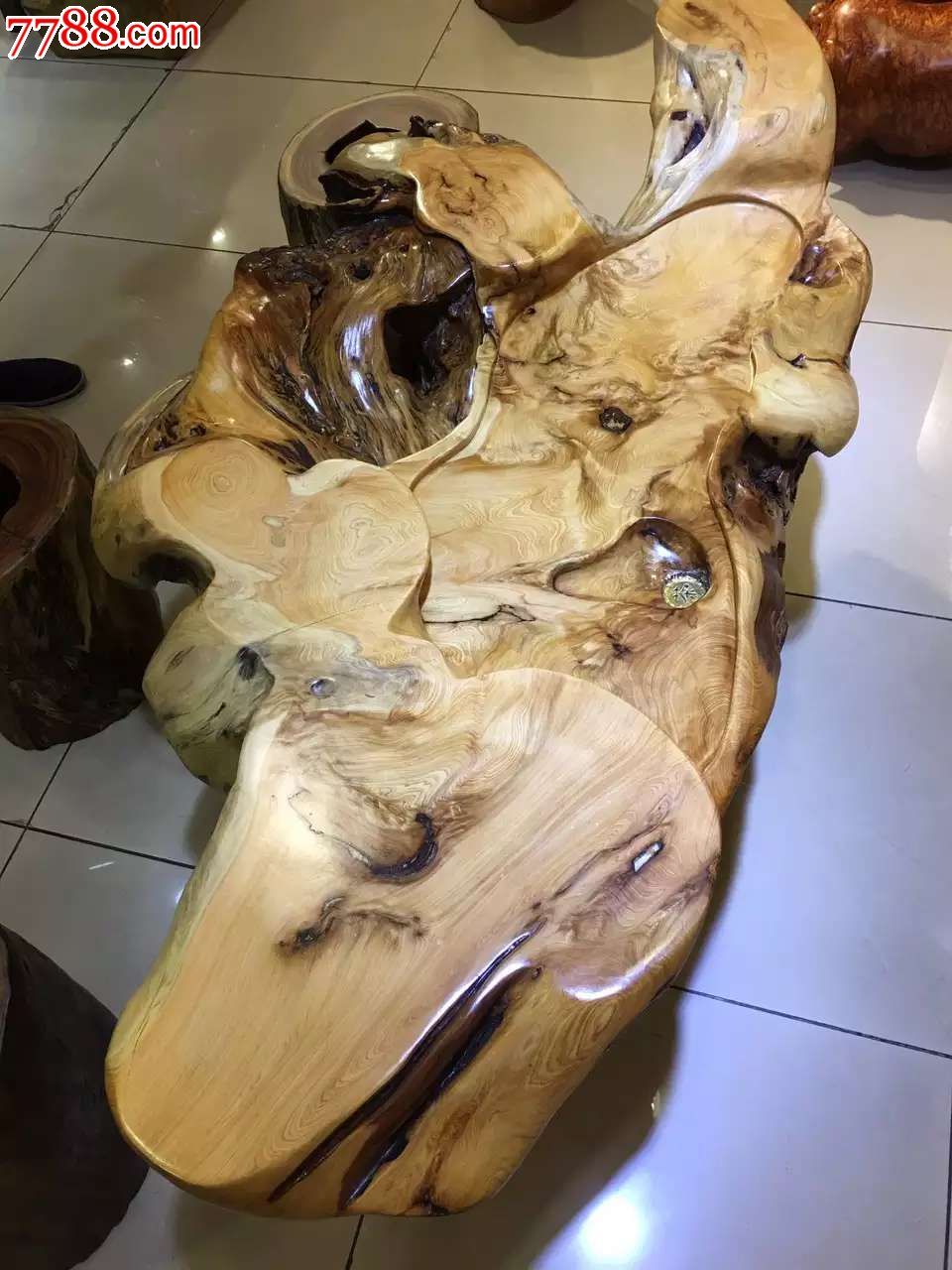 崖柏老树根茶几实物特