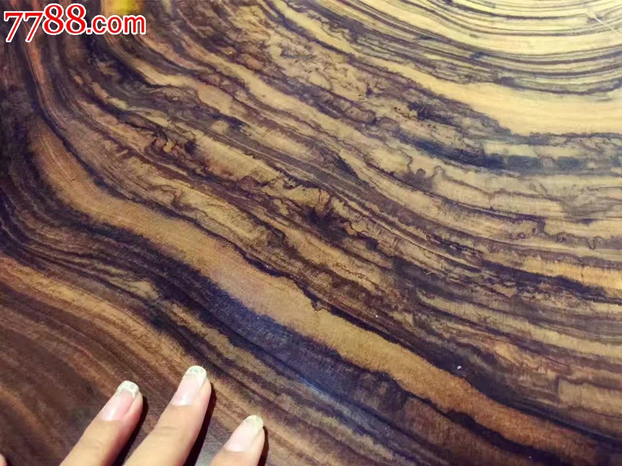 乌金木独有的纹理线条