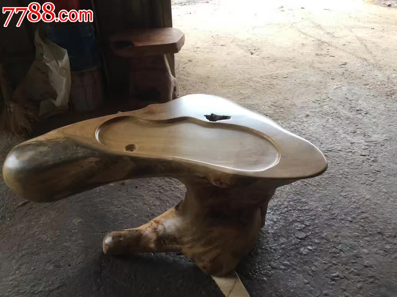 江西黄蜡樟根雕茶桌即