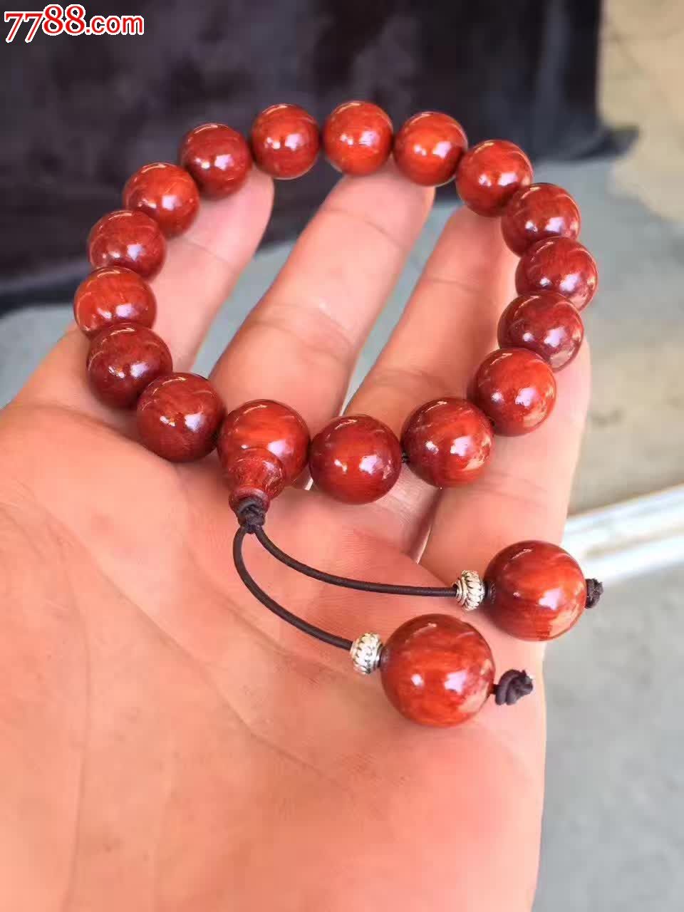 手串鸡血红带星自然光